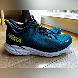 HOKA men’s Clifton 8 Running Shoes size 9